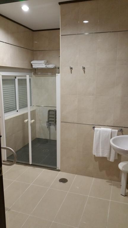 Hotel Leon La Palma Del Condado Oda fotoğraf